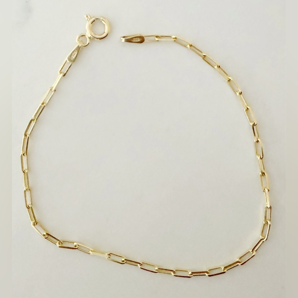 Paperclip Chain Bracelet in 925 Sterling Silver and 14K
gold plated 7" in length